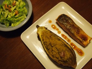 lachs aubergine chili salat