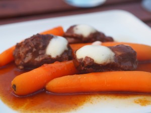 schweinebäckchen karotten